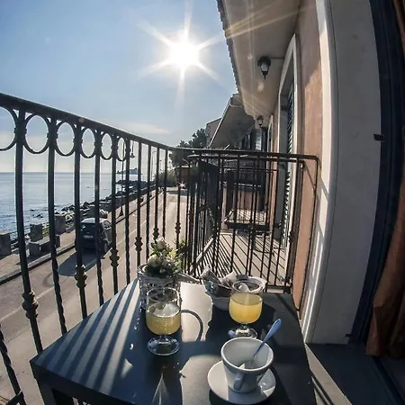 Charming House With Sea View In Capo Mulini *